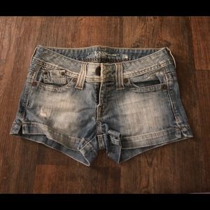 Women’s Guess denim shorts size 27